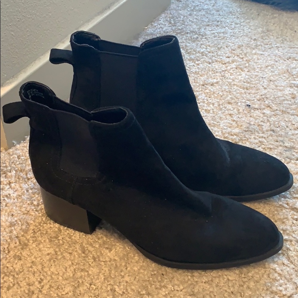 Black suede ankle booties 😍😍